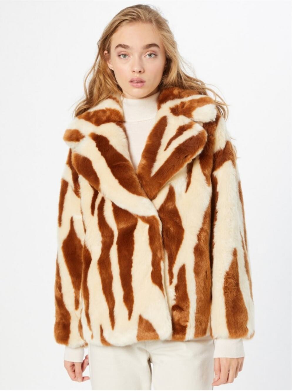 JAKKE Rita Faux Fur Coat in Chestnut Tiger Print 4
